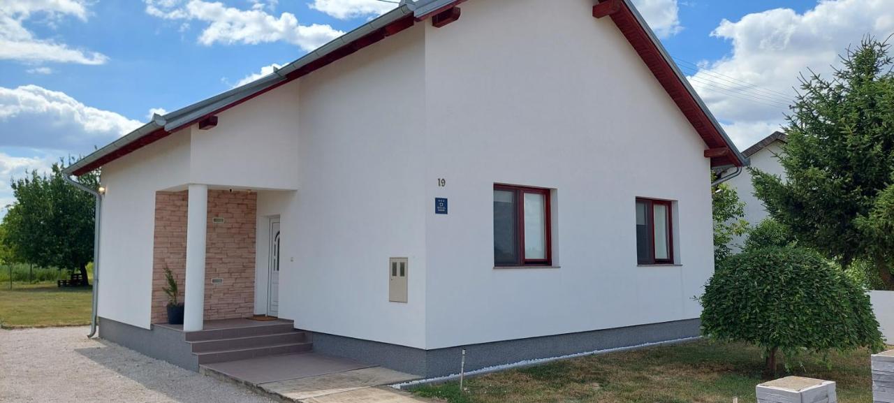 Kuca Za Odmor Domus Alba Villa Branjin Vrh Buitenkant foto
