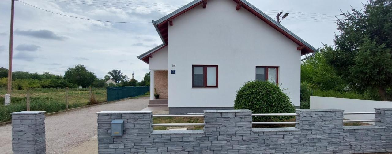 Kuca Za Odmor Domus Alba Villa Branjin Vrh Buitenkant foto