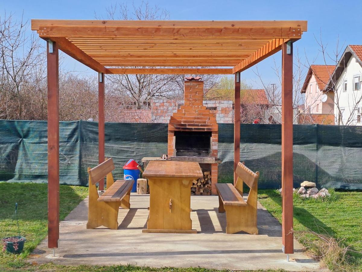 Kuca Za Odmor Domus Alba Villa Branjin Vrh Buitenkant foto